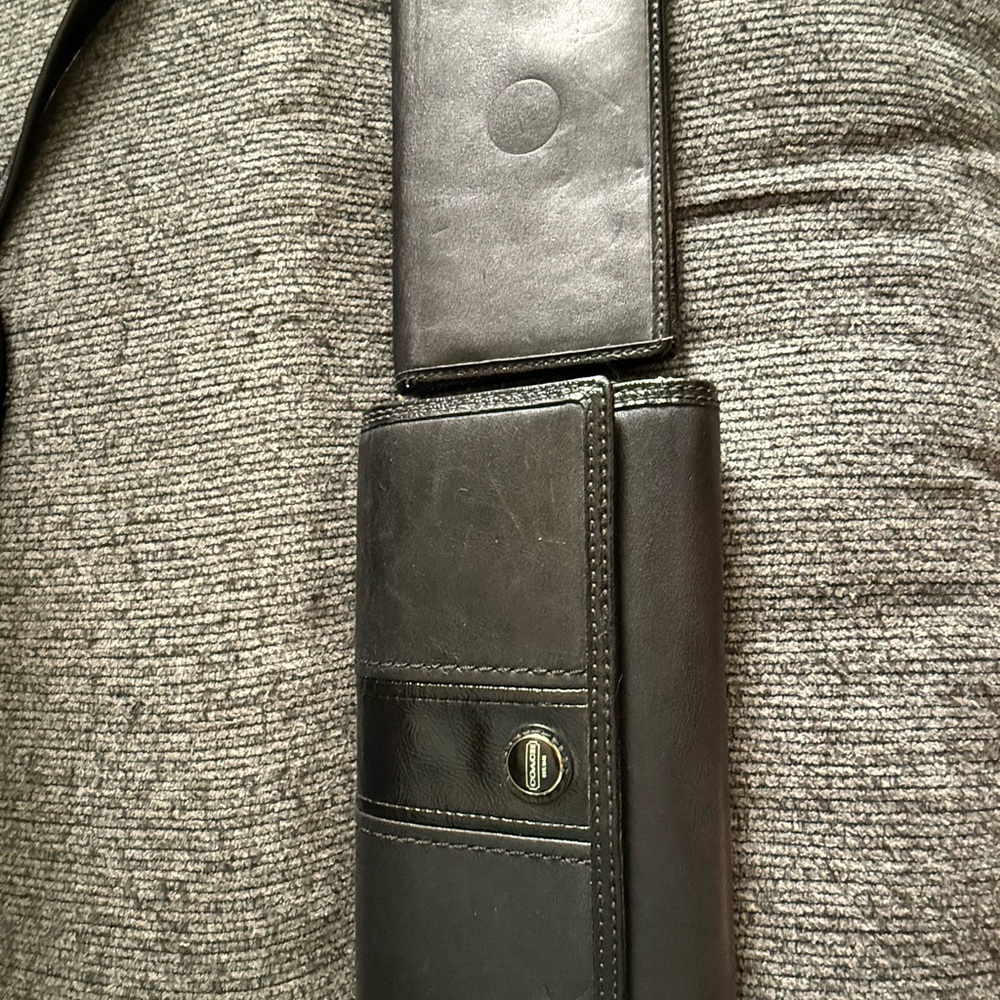 Coach Black Leather Wallet Sleek Design